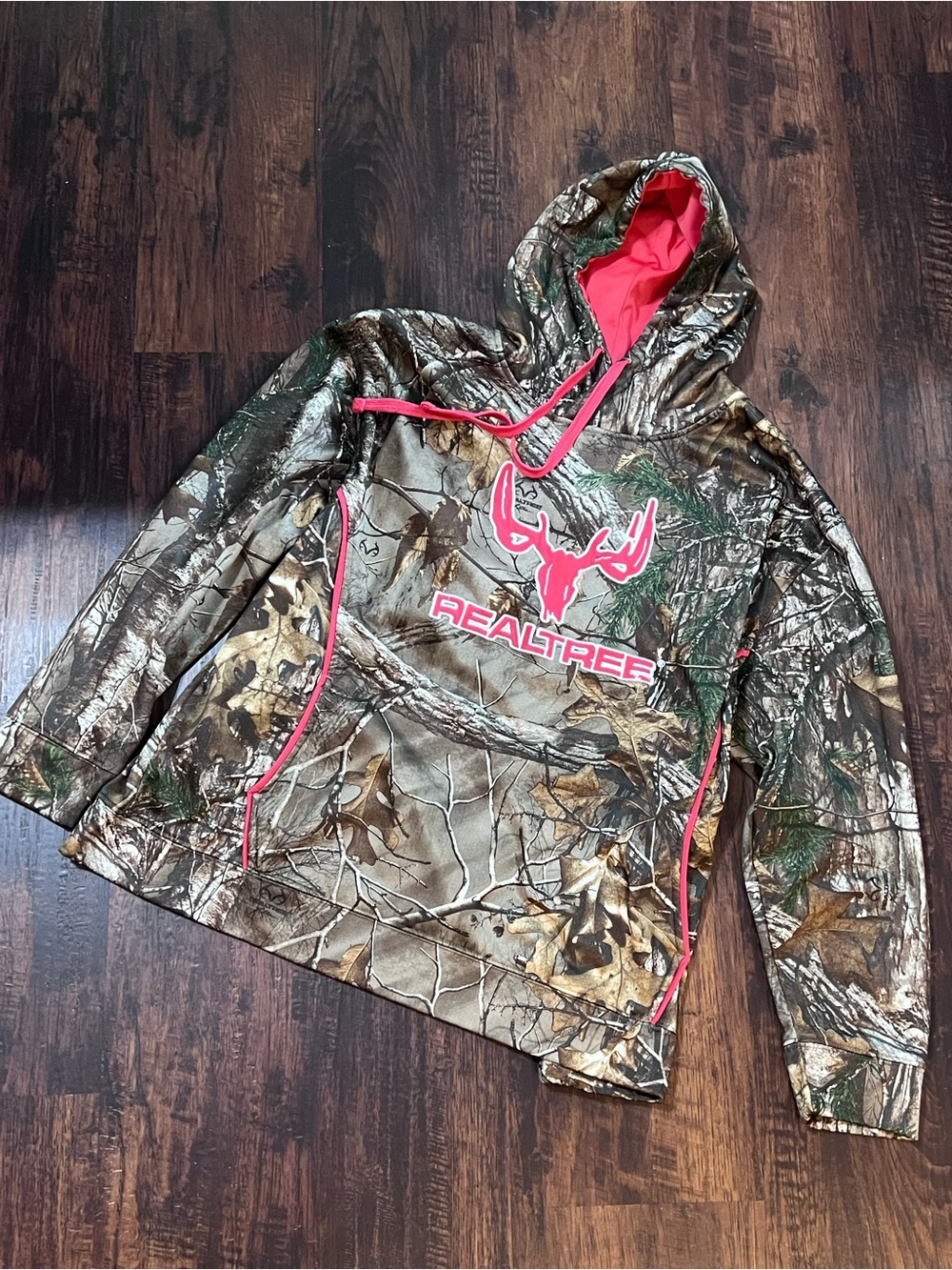 Realtree Camo men’s 
 Hoodie with red Accents